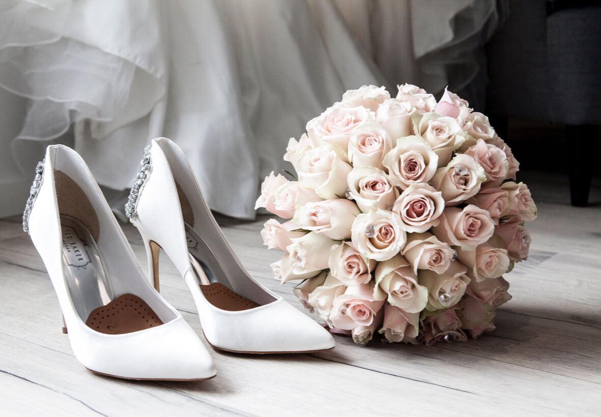 White heels and bouquet of roses